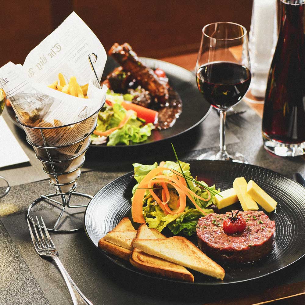 Black Horse Restaurant Pub Morges - Tatar Boeuf, vin rouge